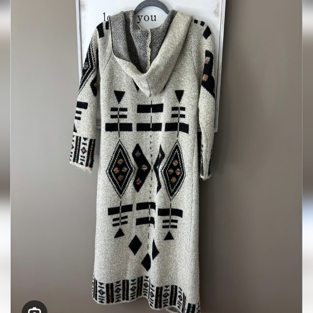 Geometric Patterned Hooded Cardigan - Picture 2 of 9